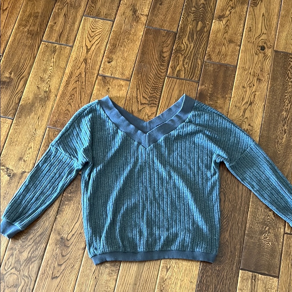 Amelia’s grey V-Neck Sweater size small